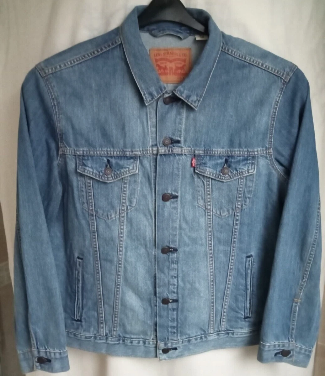 Levis Trucker Jacket Size Large 72334 0564 Vintage style Blue Denim Button up