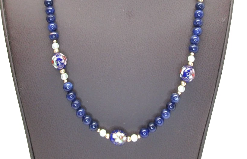 Collar de cuentas de lapislázuli real de 6 mm broche relleno de oro con lapislázuli natural sin teñir Foto 2 de 4