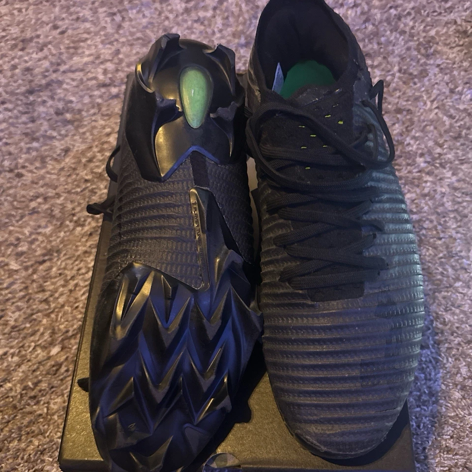 Botines de fútbol profesional Under Armour Blur para hombre talla 10,5 Foto 2 de 4