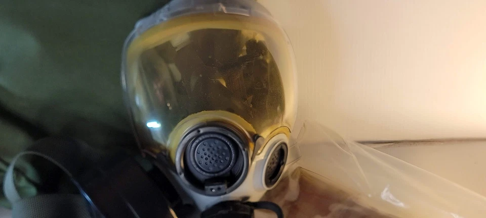 Máscara facial completa de gás militar dos EUA 90 MSA 5479 tamanho grande com estojo de transporte - Imagem 2 de 4