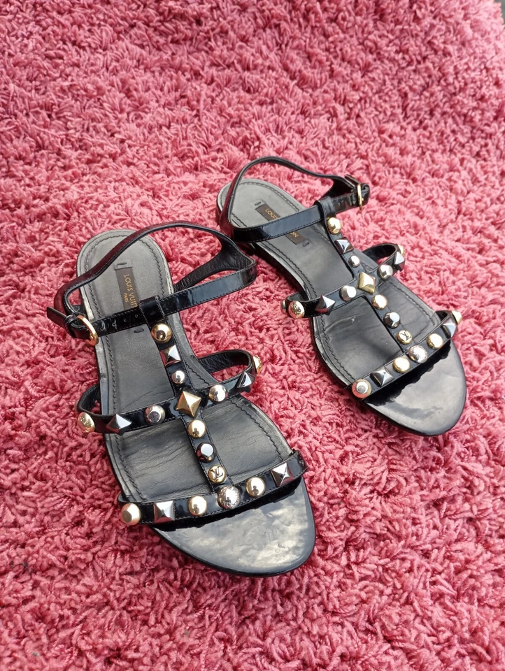 Сандалии Louis Vuitton из ягод плоские черные лакированная кожа размер 37 - Изображение 2 из 4