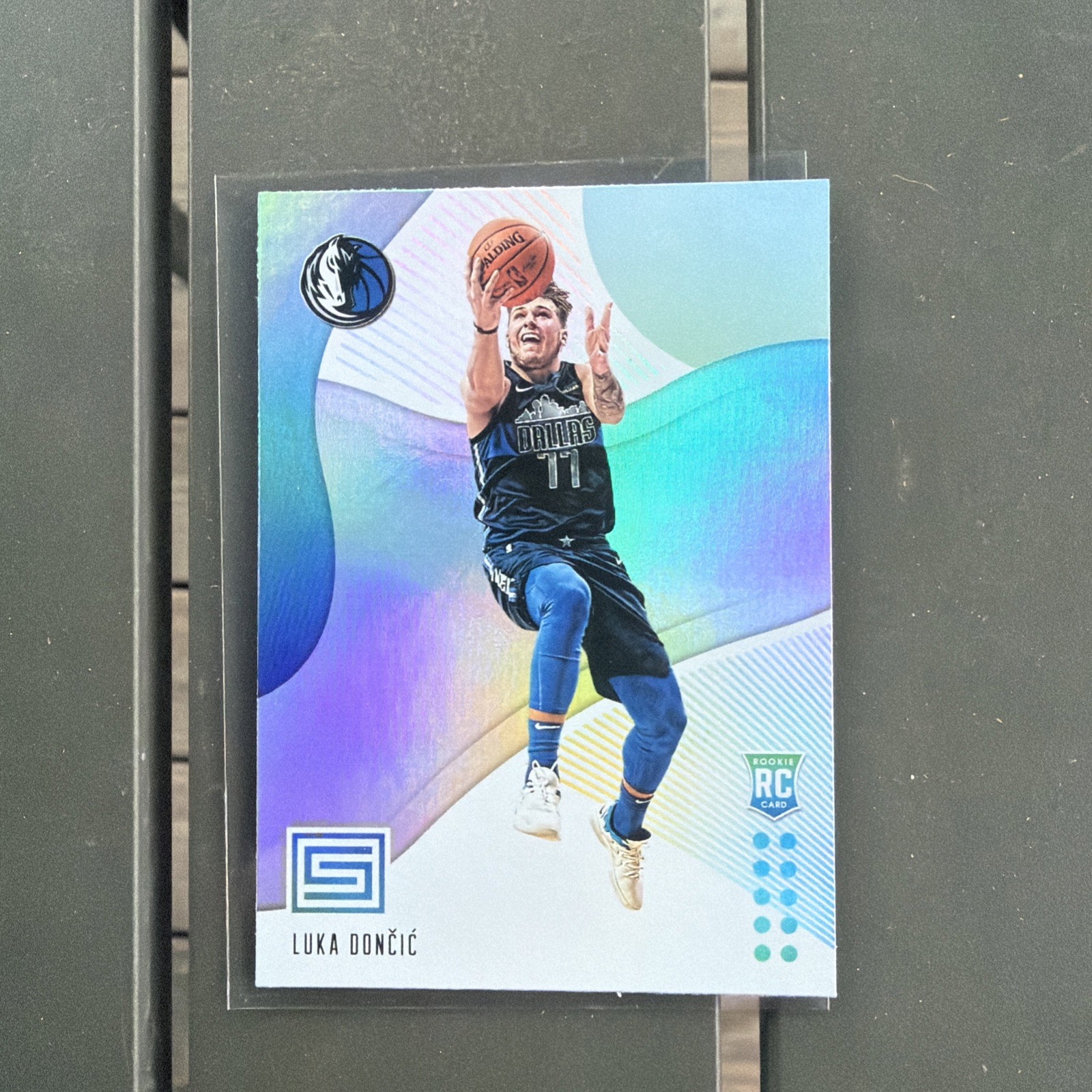 2018-19 Status Luka Doncic Rookie Card RC #122 Lakers 