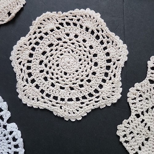 Vtg Crocheted Doilies Lot 6 Handmade Doily Mat Lace Crochet Kitschy Grannycore - Picture 4 of 13