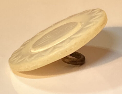 Antique White Pearl Button Carved Flower Petal Edge Metal Shank 3/4" - Picture 2 of 7