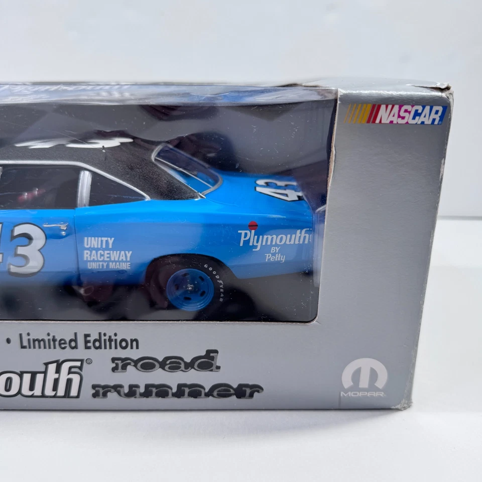RC2 1:18 Diecast 2007~ RICHARD PETTY 1968 PLYMOUTH ROAD RUNNER Blue NEW - Image 4 of 4