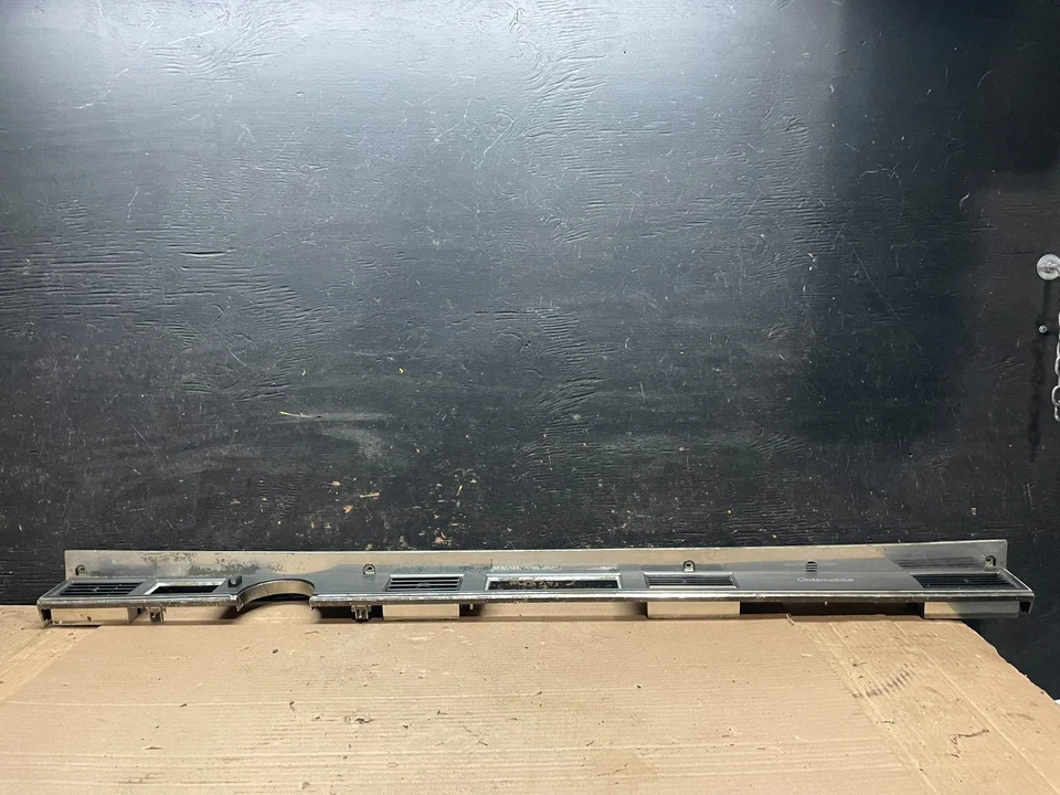 Oldsmobile Delta 88 1987-1988 tablero de instrumentos panel de ajuste central OEM U7837 DG Foto 4 de 4