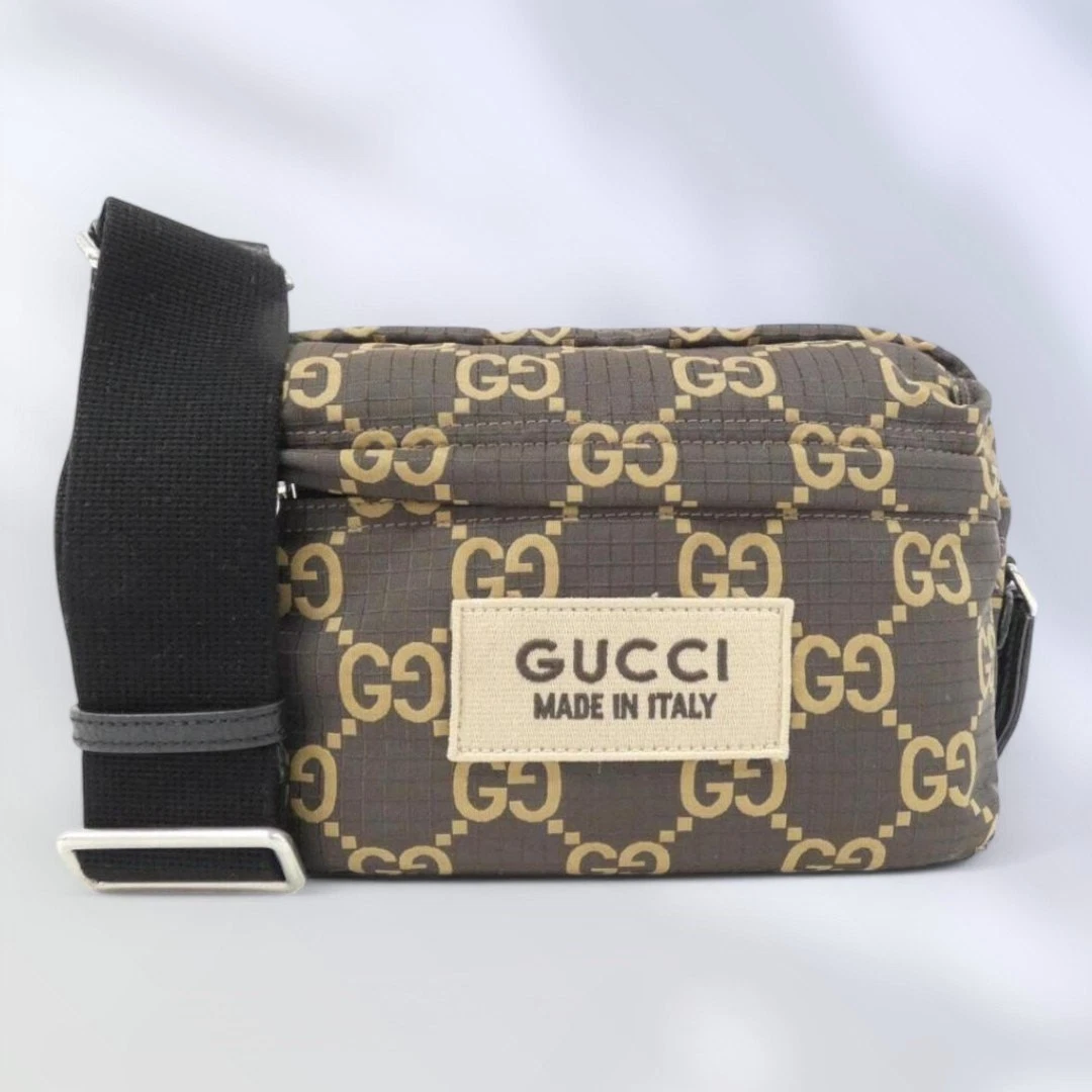 Sac bandoulière Gucci 767931 GG polyester recyclé beige argent occasion