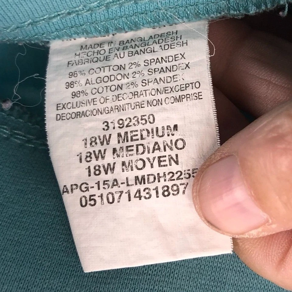 2 Lee Womens Cargo Shorts Size 18W Lot Of Two Pull On Stretch Casual Relaxed - Image 4 of 4