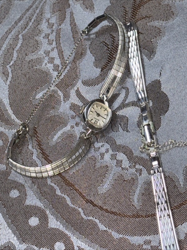 Vntg Lds. Benrus 10Kt Gold Filled Band 17 Jewel Wind Watch with Extra Band WORKS
