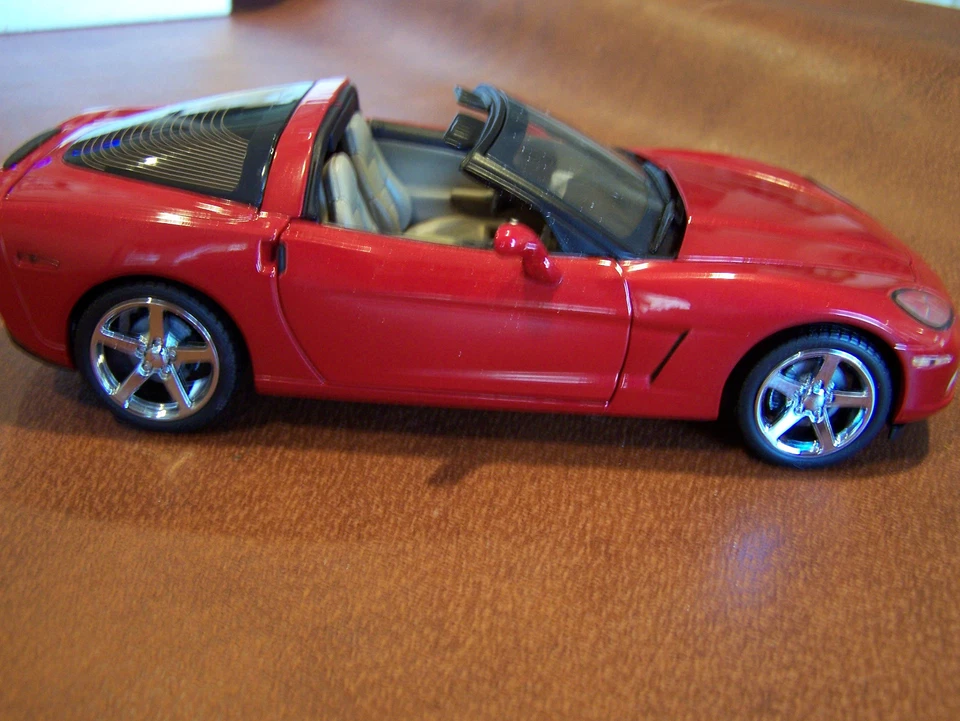 MIB FRANKLIN MINT 1/24 2005 RED CHEVROLET CORVETTE TOP & BOTH BOXES #2 - Image 3 of 4