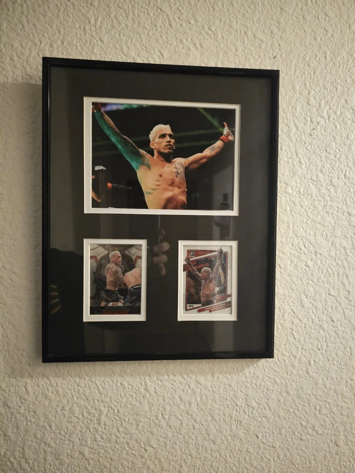 Foto de Charles Oliveira enmarcada por UFC. 11x14in. Foto 2 de 2