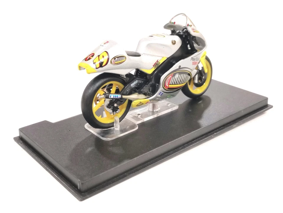 Bicicleta de Carreras IXO Modelos 1/24 Col. Yamaha YZR250 - Olivier Jacque 2000 (#3) Foto 3 de 4