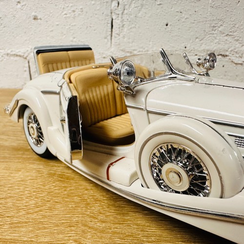 1936 Mercedes-Benz 500K TYP Specialroadster White Maisto 1:18 Premiere Edition - 第 14/22 張圖片
