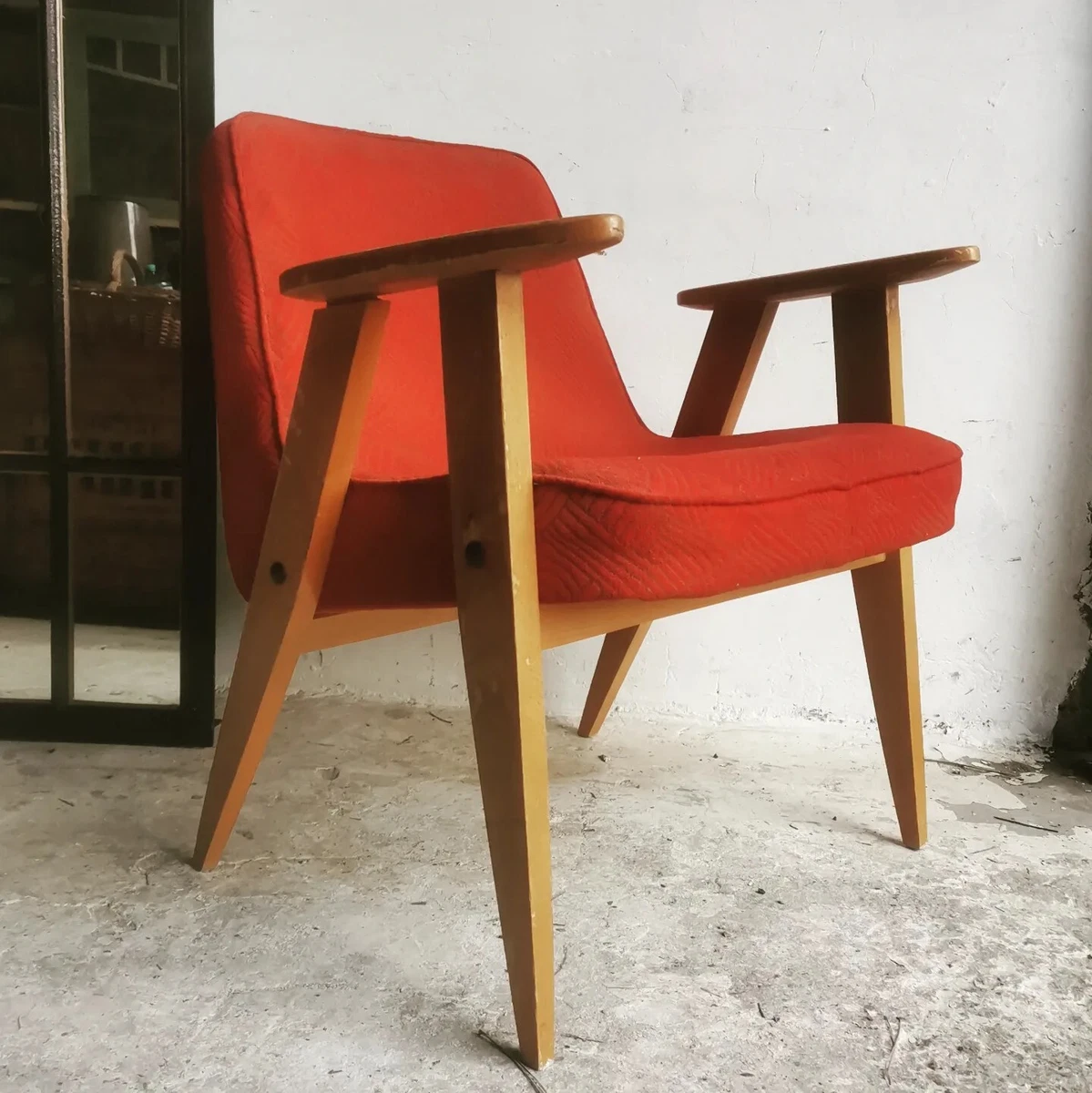 Original VINTAGE MID CENTURY LOUNGE ARMCHAIR EASY Chair 366 polish Red Authentic
