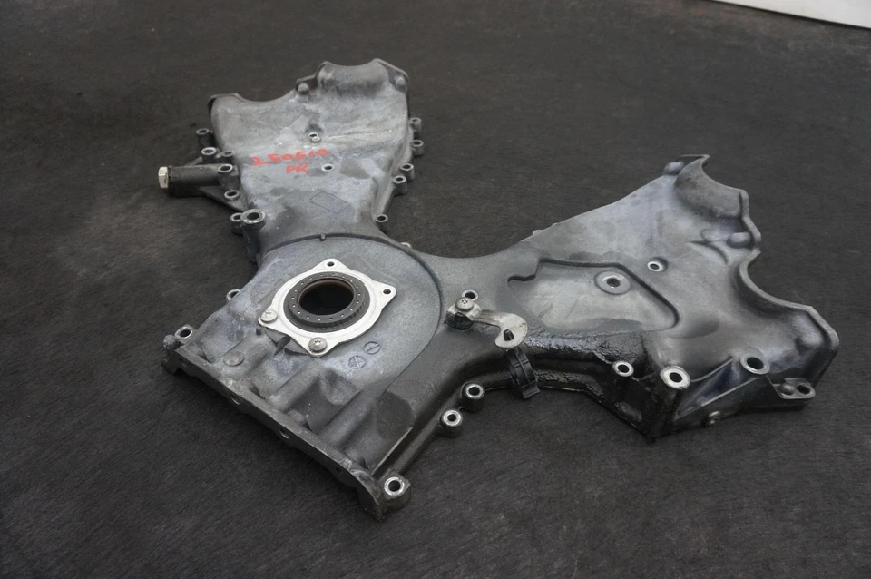 Panel de cubierta de distribución inferior delantero del motor 94810102220 Porsche Panamera GTS 970 10-16 Foto 2 de 4