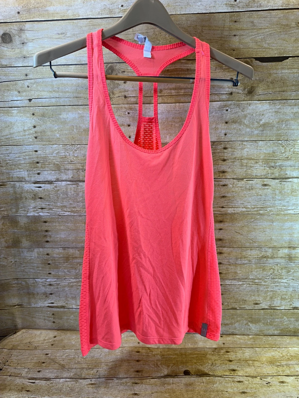 UNDER ARMOUR HEAT GEAR RACERBACK TANK TOP HOT PINK WOMEN'S SEMI FITTED XL 💗EUC