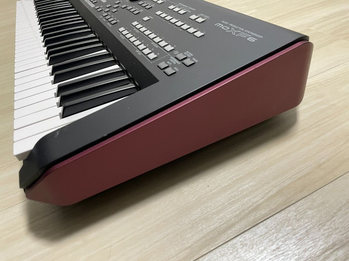 Yamaha MOXF6 61-Key Keyboard Synthesizer with Soft Case and Yamaha MOXF6 61-Key Keyboard Synthesizer with Soft Case and