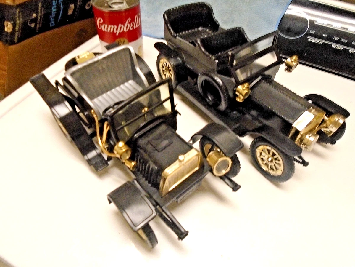 Model autíčka Rolls Royce 1907 a Daimler Benz 1911