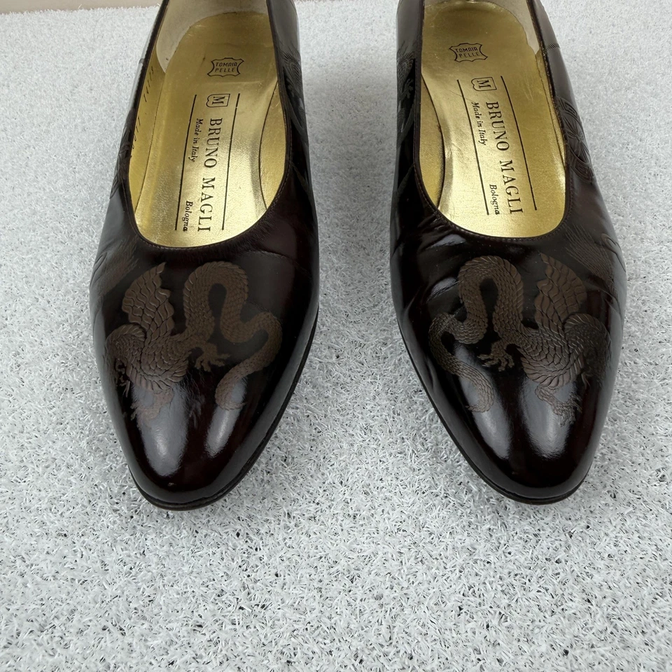 Bruno Magli Shoes Womens Size 6.5 Burgundy Leather Pumps Dragon Print Italy FLAW - Image 3 of 4