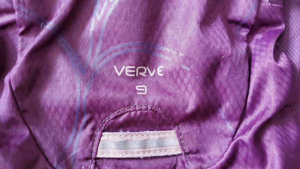 Mochila Osprey Verve 9 pequeña púrpura sin vejiga de agua Foto 3 de 4