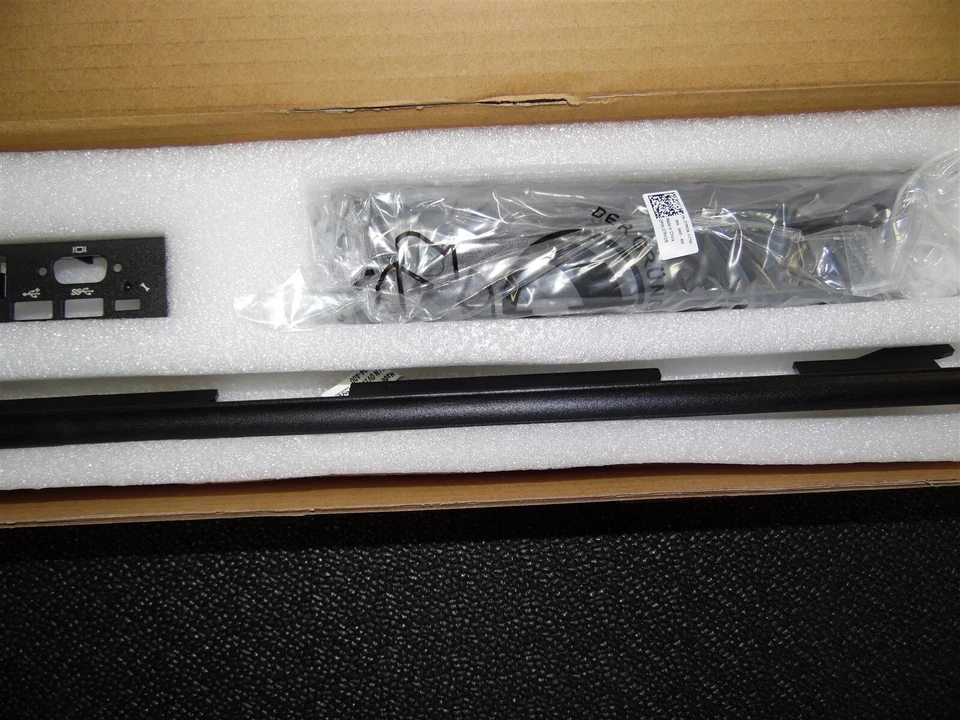 DELL EMC POWEREDGE SERVER T640 CHASSIS TOWER TO RACK CONVERSION KIT W8C14 FP0PJ - Image 3 of 3