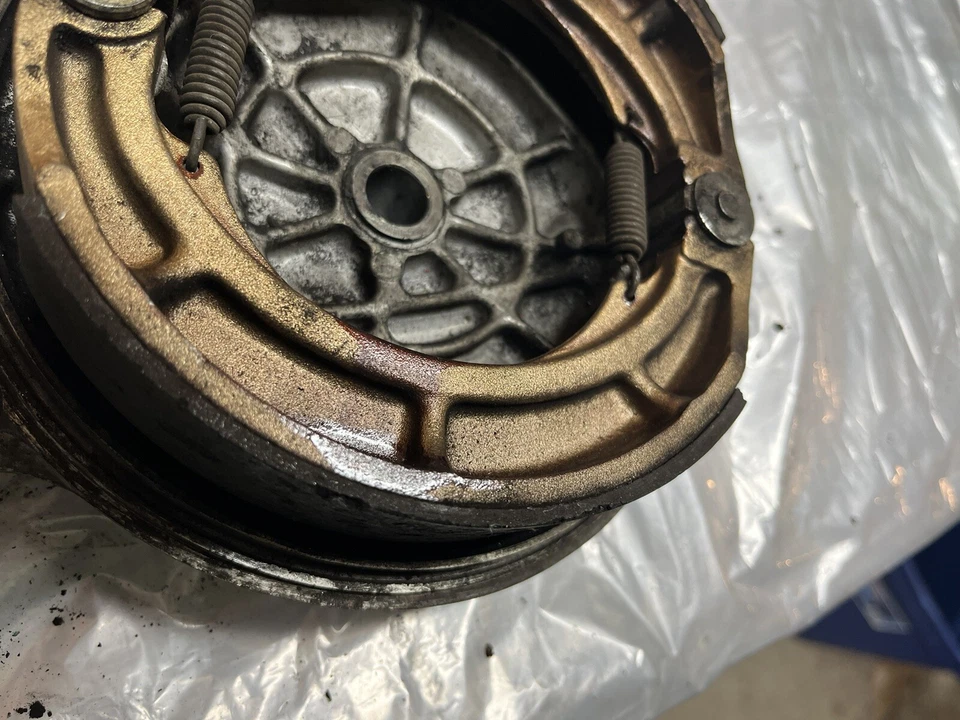 1982 Suzuki GS550L Rear Brake Hub and Pads - Image 2 of 4