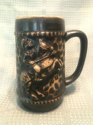 MEDIEVAL JOUSTING HORSEMAN / KNIGHT W/LANCE BROWN 3-D CERAMIC MUG / BEER STEIN