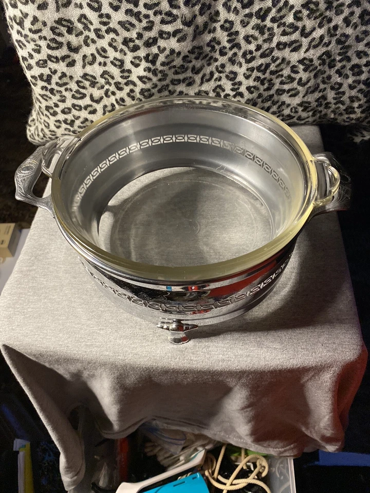 1920s Pyrex Etched Flower Casserole With Holder - Image 2 of 4