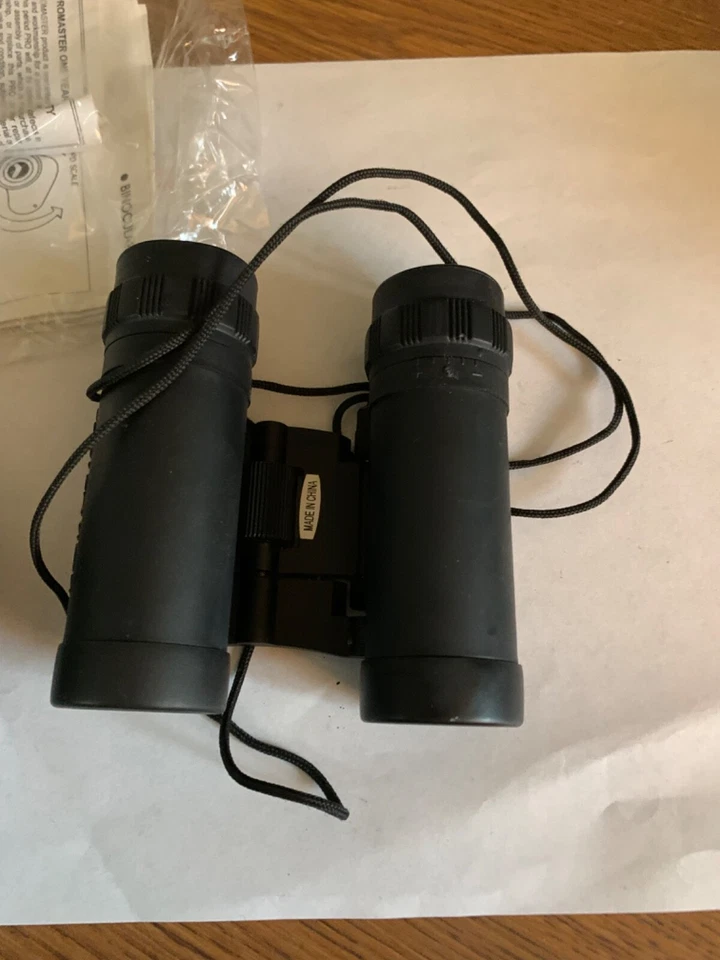 Promaster 8x21 Compact Roof Prism BINOCULAR 378 ft / 1000 yds Comes With Bag - Image 4 of 4