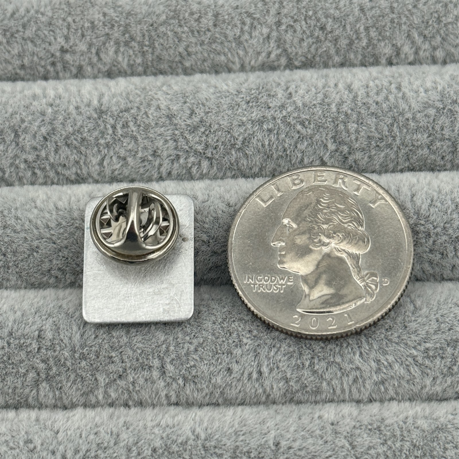 3M Company Community Volunteer Award Enamel Silver Tone Pin Pinback #59928