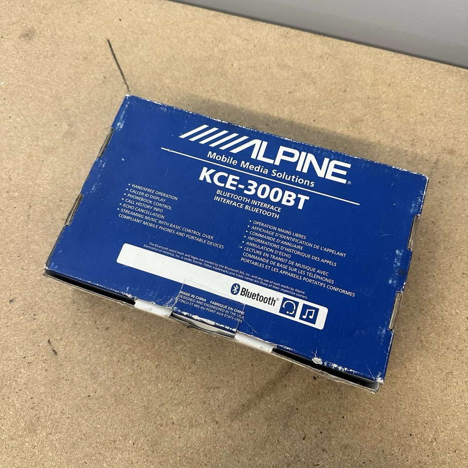 Alpine KCE-300BT Bluetooth Interface Adapter w/ Data Cable New In Box - Image 2 of 4