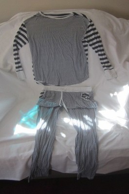 Preowned Women's Size M Two Piece Blue & White Stiped Vineyard Vines Pajama Set