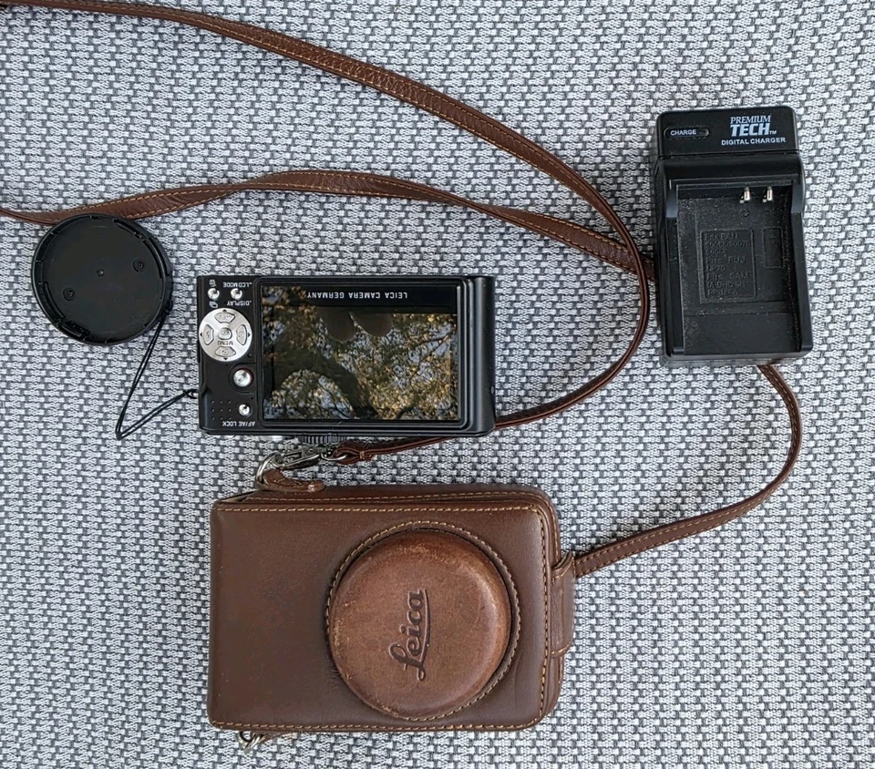 Leica D-LUX 3 10.0MP Black Compact Digital Camera with Leather Case and Charger - Image 2 of 4