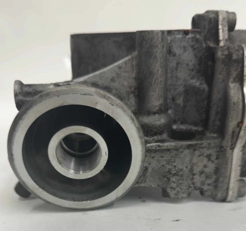 Audi Q5 2011-17 enfriador de aceite 06J903143AK Foto 4 de 4