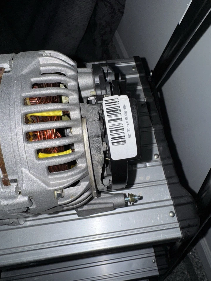 Генератор переменного тока 2139553 Volkswagen Audi - Изображение 3 из 4