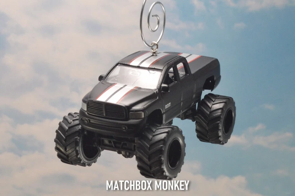 Dodge Ram 1500 2003 camioneta pickup cabina extendida elevada 1/64 adorno navideño personalizado Foto 3 de 4