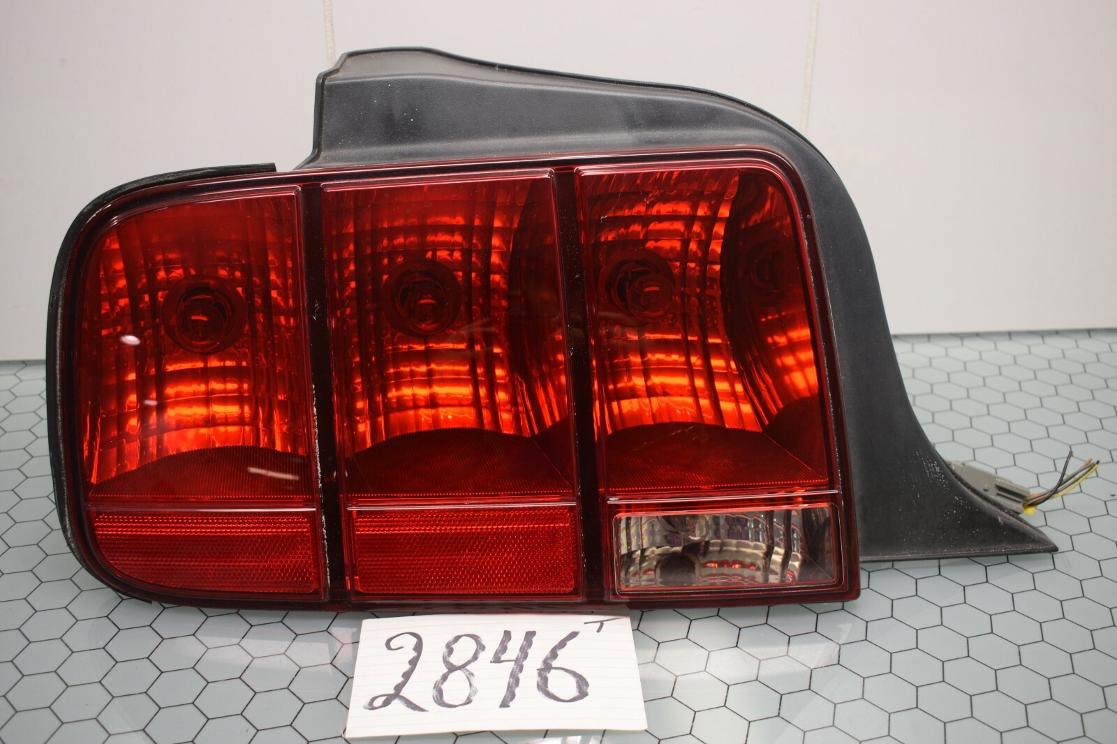 05 06 07 08 09 Ford Mustang DRIVER Side Tail Light Used Rear Lamp #2846-T 