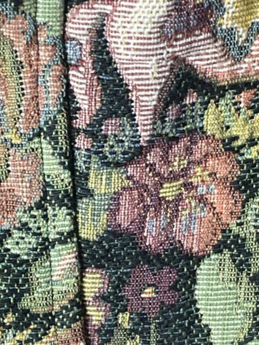 Beautiful tapestry vest vintage gold And Black buttons only two buttons. - Picture 5 of 6