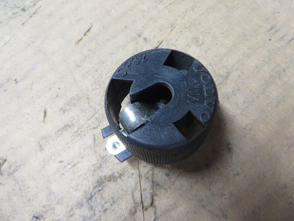 VOLVO 240 244 245 740 940 960 LUZ TRASERA LÁMPARA ENCHUFE # CP32 2 TERMINALES OEM Foto 2 de 4