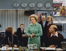 Betty White Signed The Mary Tyler Moore Show 11x14 Photo JSA COA RR18827