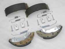 Bremsbacken Set hinten für Ford Fiesta IV Puma Mazda 121 III 1,25 1,3 1,4 1,8 D