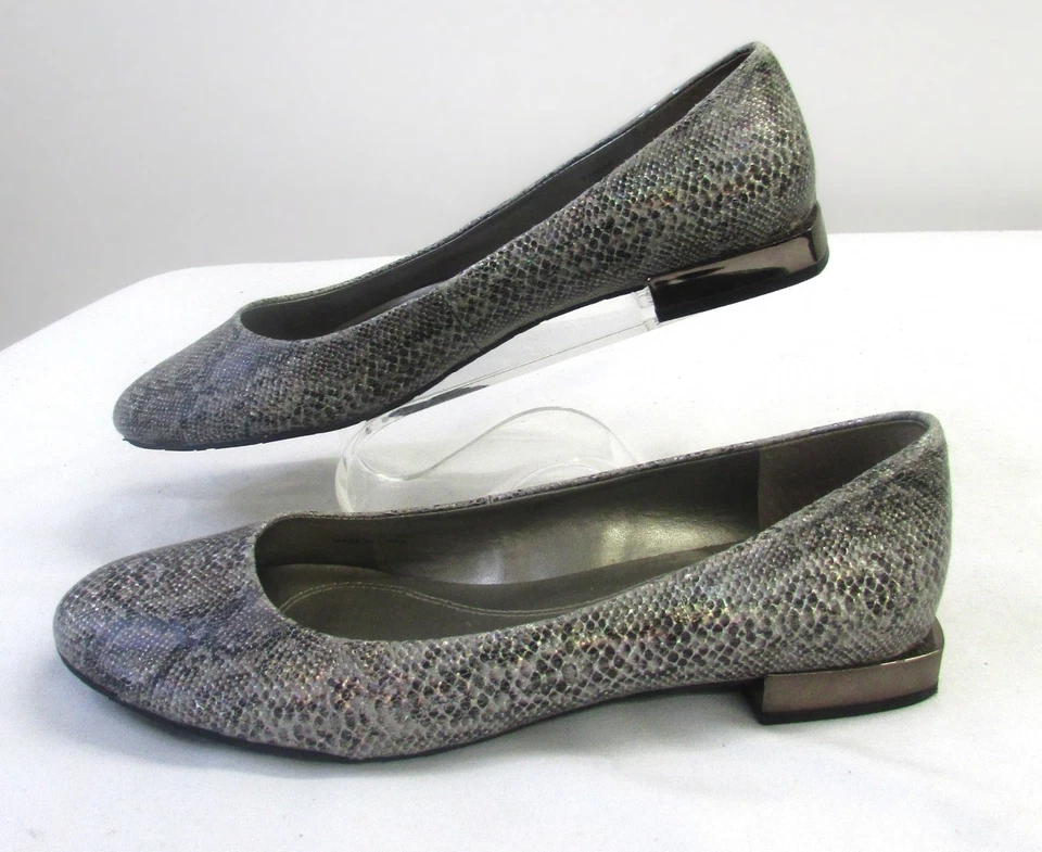 Zapatos sin cordones Tahari para mujer con estampado de animales con tacón de 1" talla 8,5 Foto 2 de 4