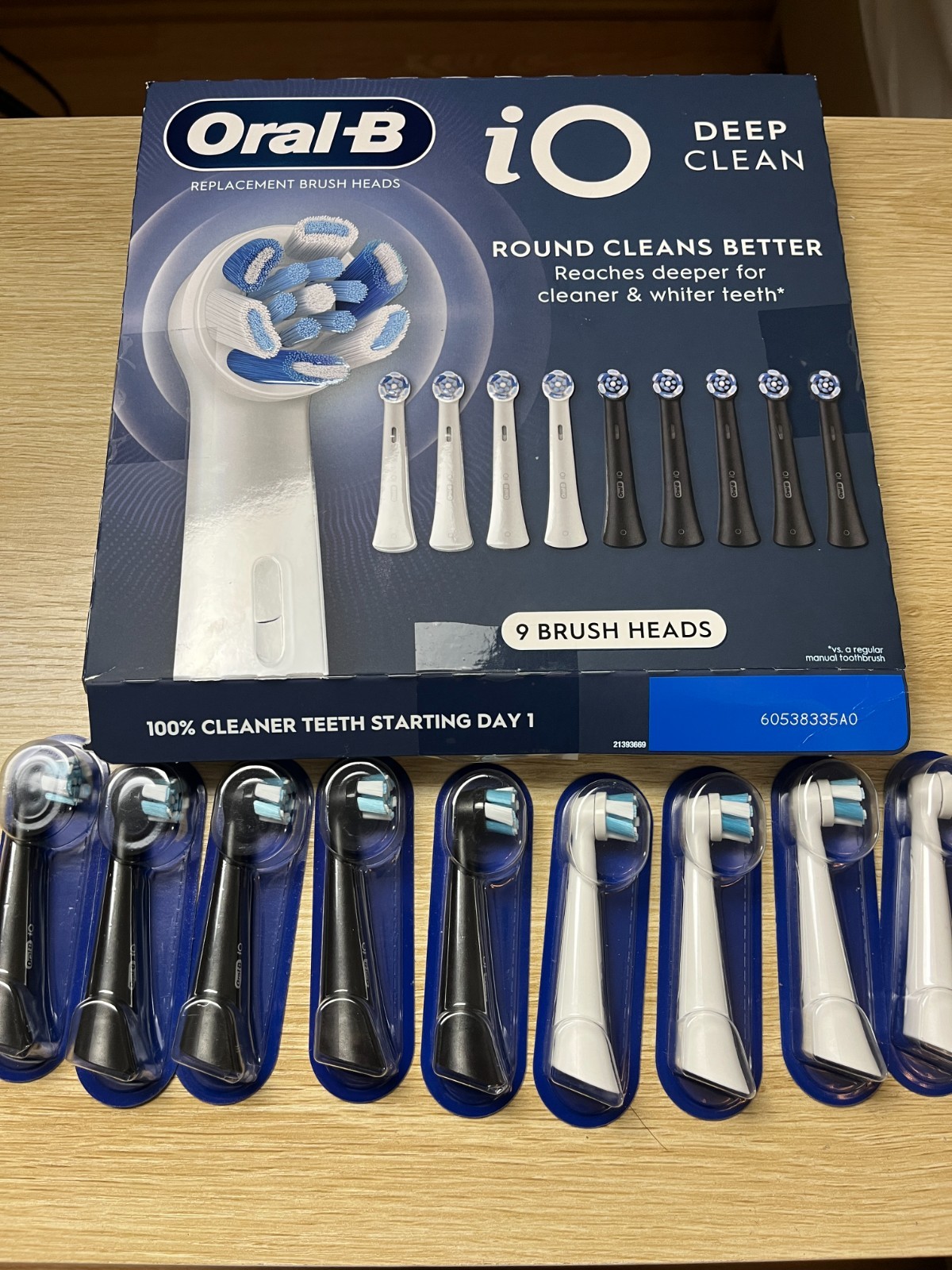 Oral B iO Deep Clean Round Replacement Toothbrush Heads , 9 Pack-New (open box)