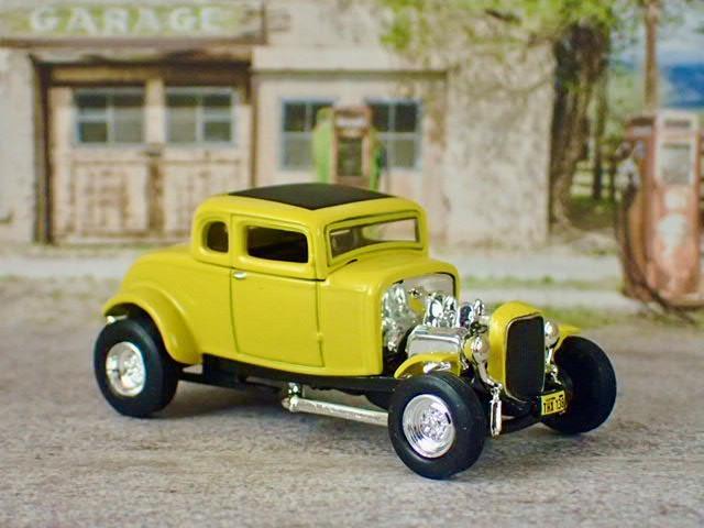 '32 Ford Deuce Coupe アメリカングラフィティ ミニカー 32 Ford Deuce Coupe ERTL American Graffit 1 18 for sale