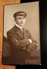 Junge - junger Mann - Schüler mit Mütze - Studentika / CDV Rich. Huth Bautzen