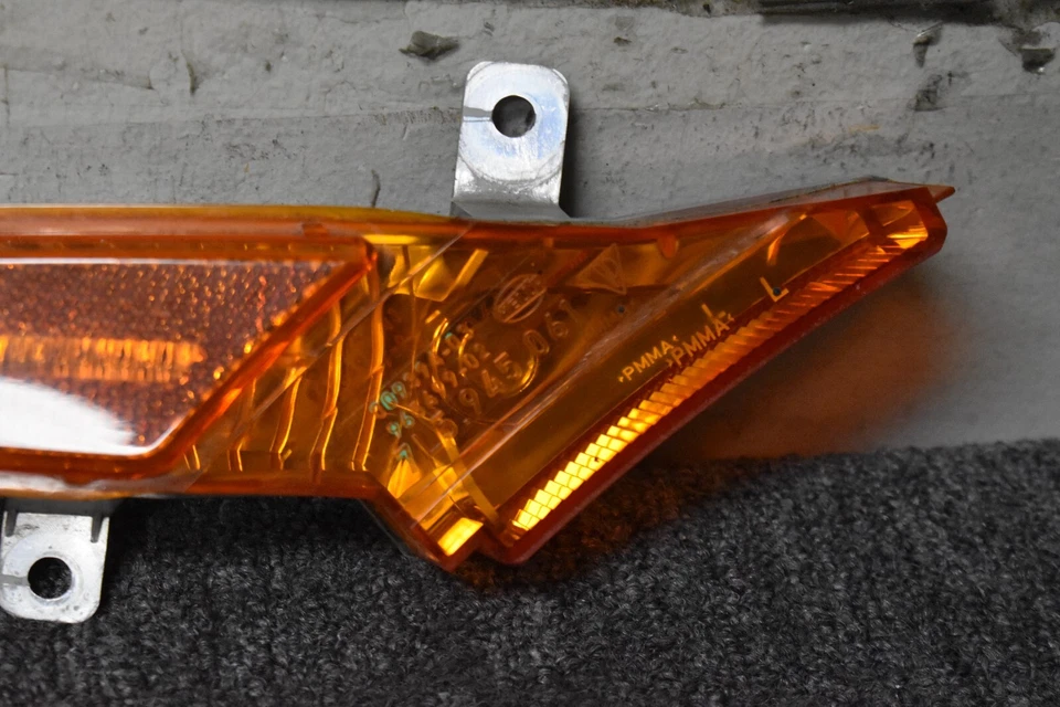 Porsche Cayenne GTS 2008 señal delantera izquierda OEM de fábrica Foto 3 de 4