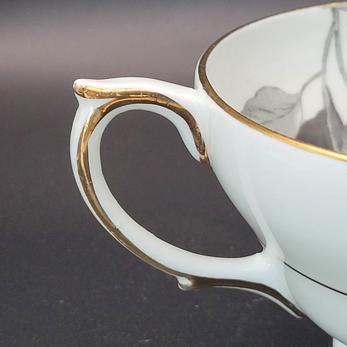 Vtg. Windsor Blue Lily gold gilt footed belly Teacup & Saucer Bone China England - Picture 10 of 17
