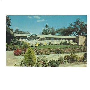 Vintage-1960s-Holiday-Hotel-Postcard-Royal-Oak-Detroit-Michigan-Mid-Century