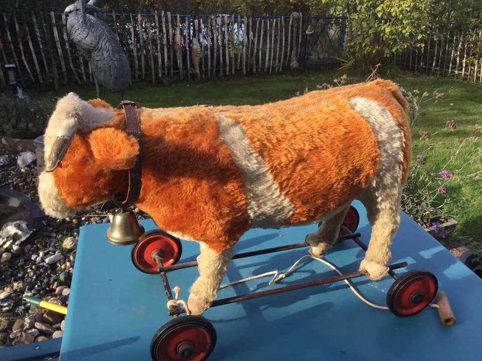 Alter Steiff-Ochse auf Metallräder.Größe von vorne bis hinten ca.50cm. - Bild 4 von 4