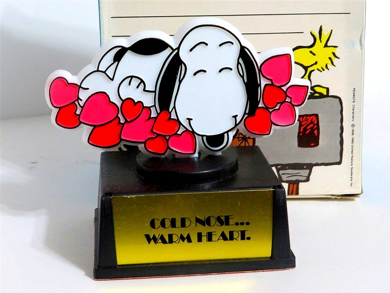SNOOPY PEANUTS CHARLIE BROWN AVIVA VINTAGE TROPHY GRAM FIGURE FIGURINE 1972